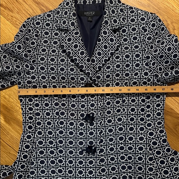 Women’s Kasper 3-button belted suit coat, size 6 - Picture 6 of 7